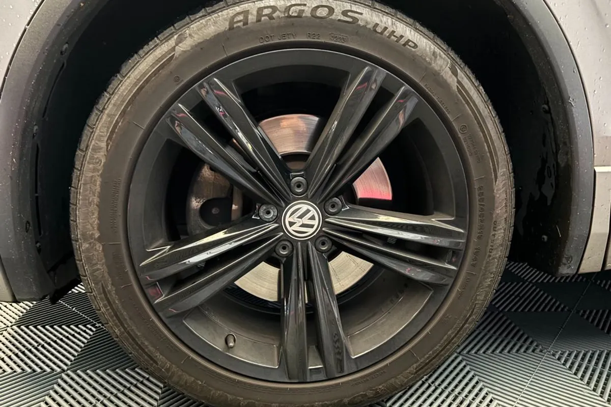 VOLKSWAGEN TIGUAN 2.0 TDI 190 DSG7 4Motion Carat Exclusive - Photo 8