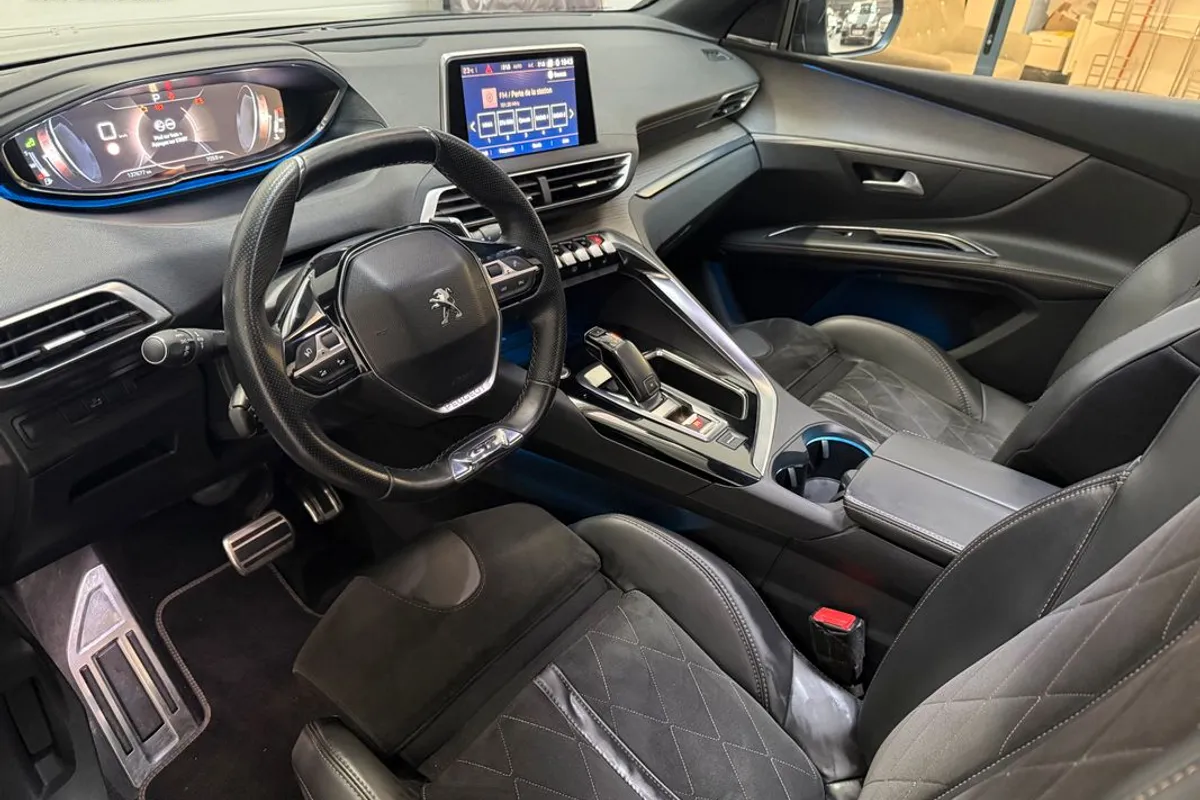 Peugeot  5008 GT 2.0 BlueHDI 180 (7 places, toit ouvrant, LED, Sièges chauffants, Caméra) - Photo 4