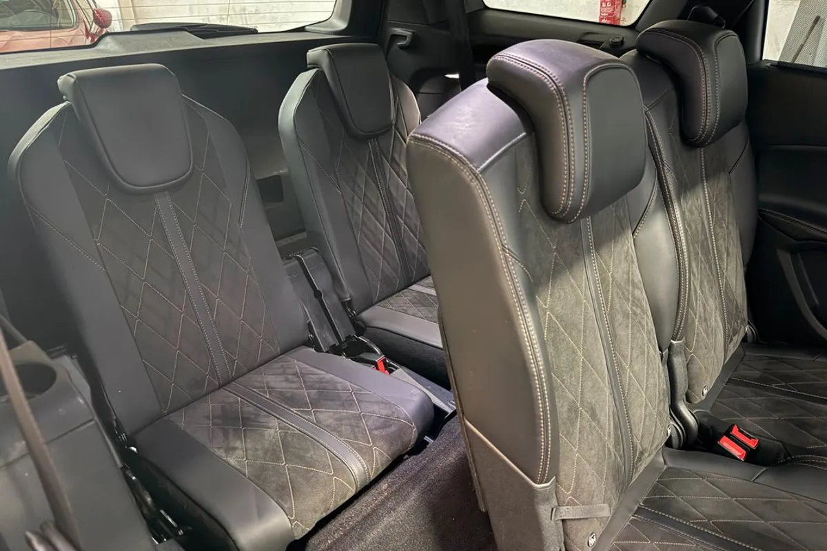 Peugeot  5008 GT 2.0 BlueHDI 180 (7 places, toit ouvrant, LED, Sièges chauffants, Caméra) - Photo 10