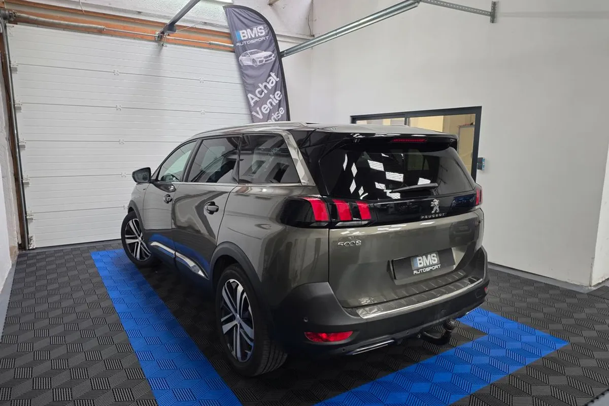 Peugeot  5008 GT 2.0 BlueHDI 180 (7 places, toit ouvrant, LED, Sièges chauffants, Caméra) - Photo 5