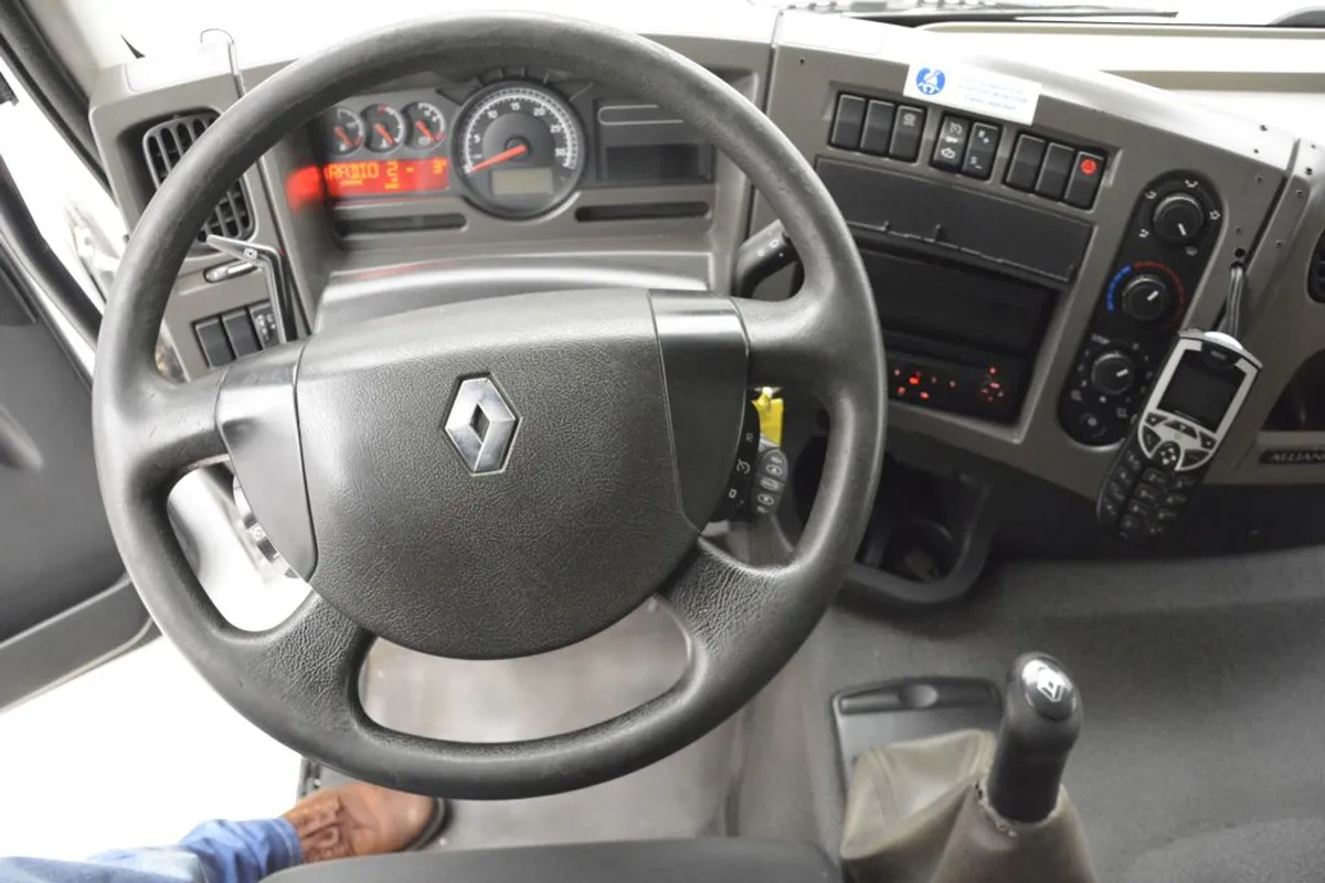 Renault Premium 270 DXi - damaged engine - Photo 6